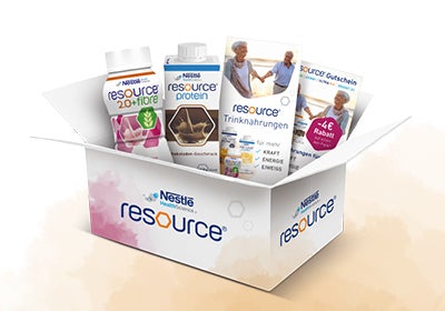 Offene Resource Musterbox mit Trinknahrung und Gutschein.
